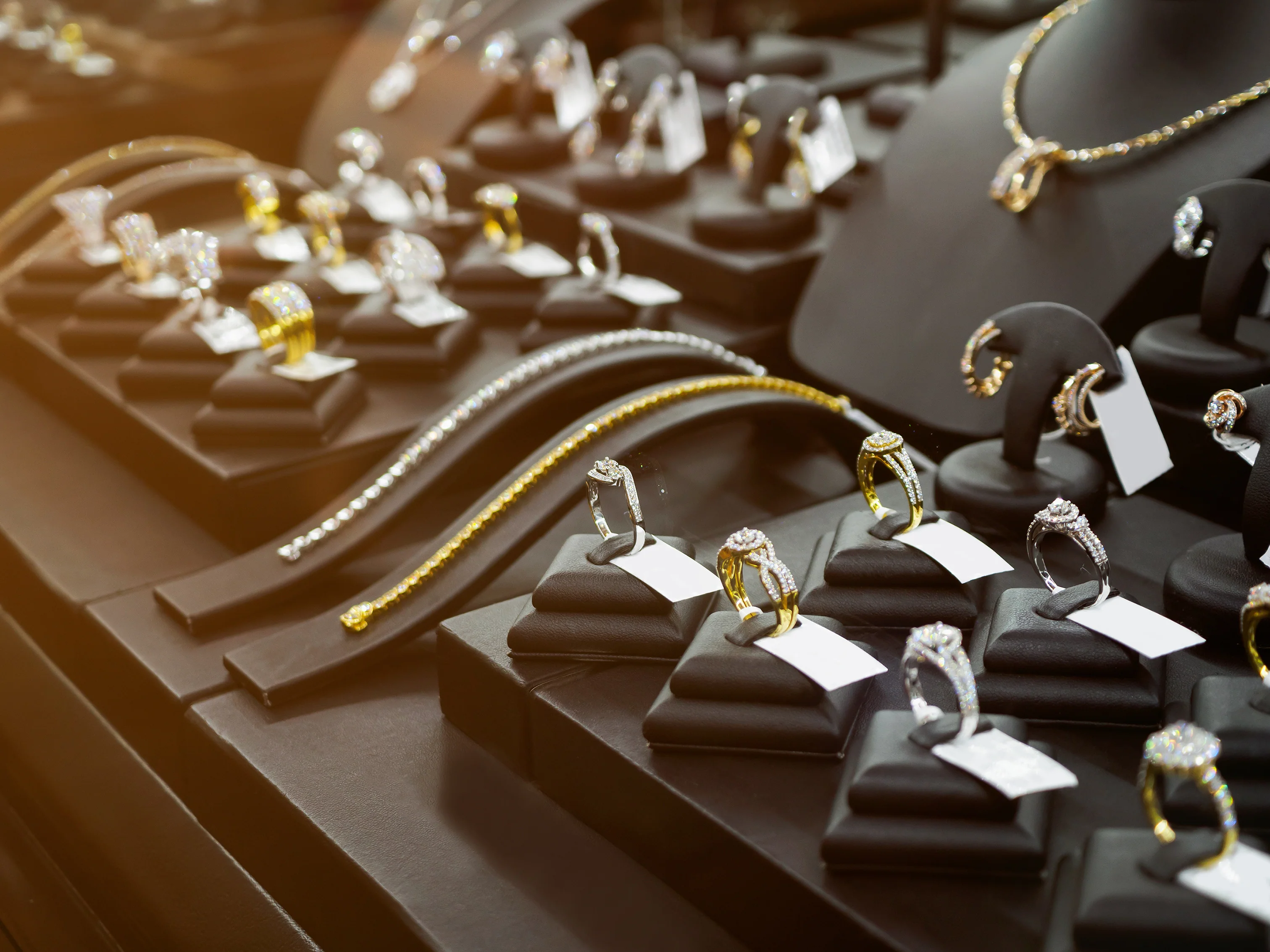 Lazaro Davinchy store counter